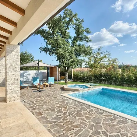 Augusta Villa *